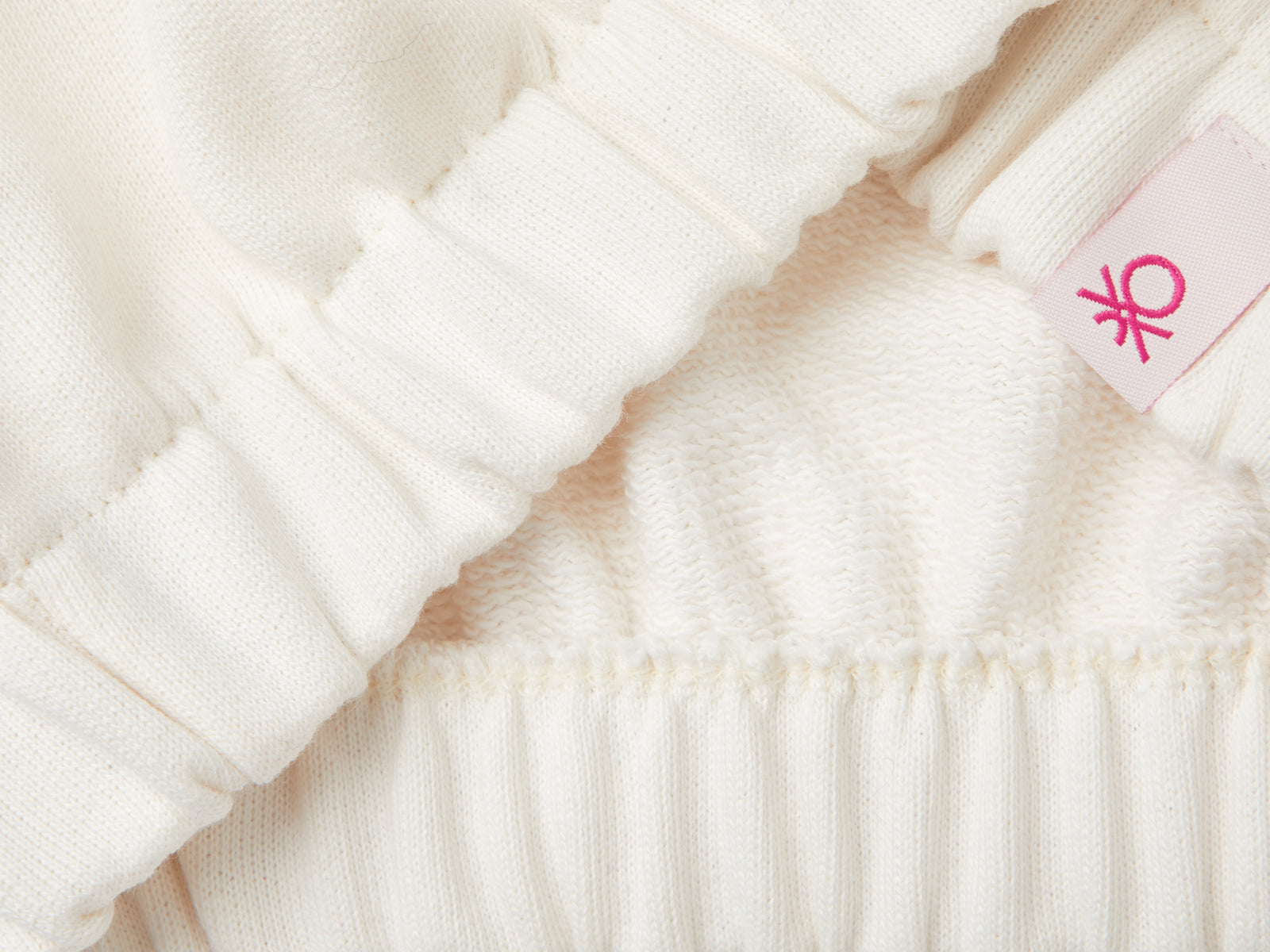 Felpa Barbie panna con stampa laminata da bimba bianco panna 3 | Benetton Outlet