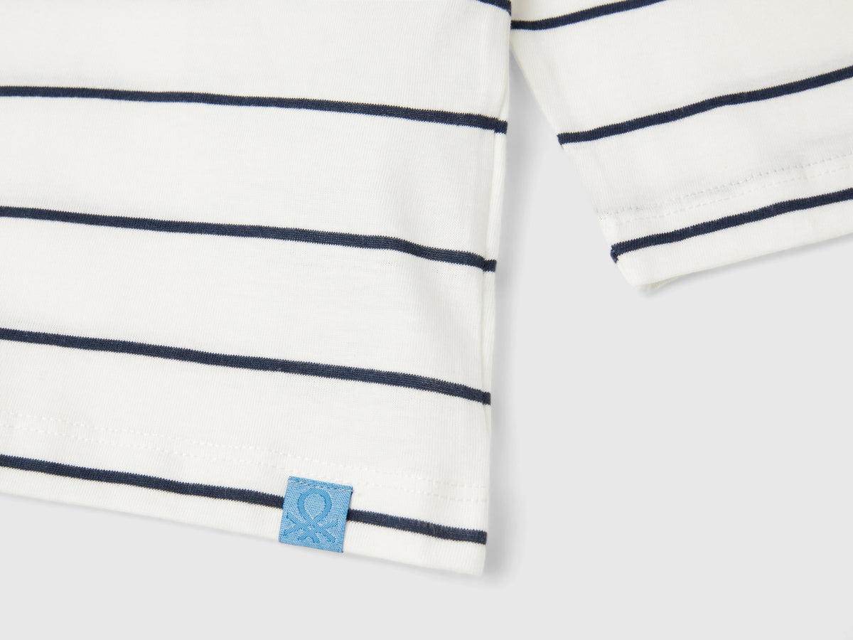 T-shirt a righe con applicazione