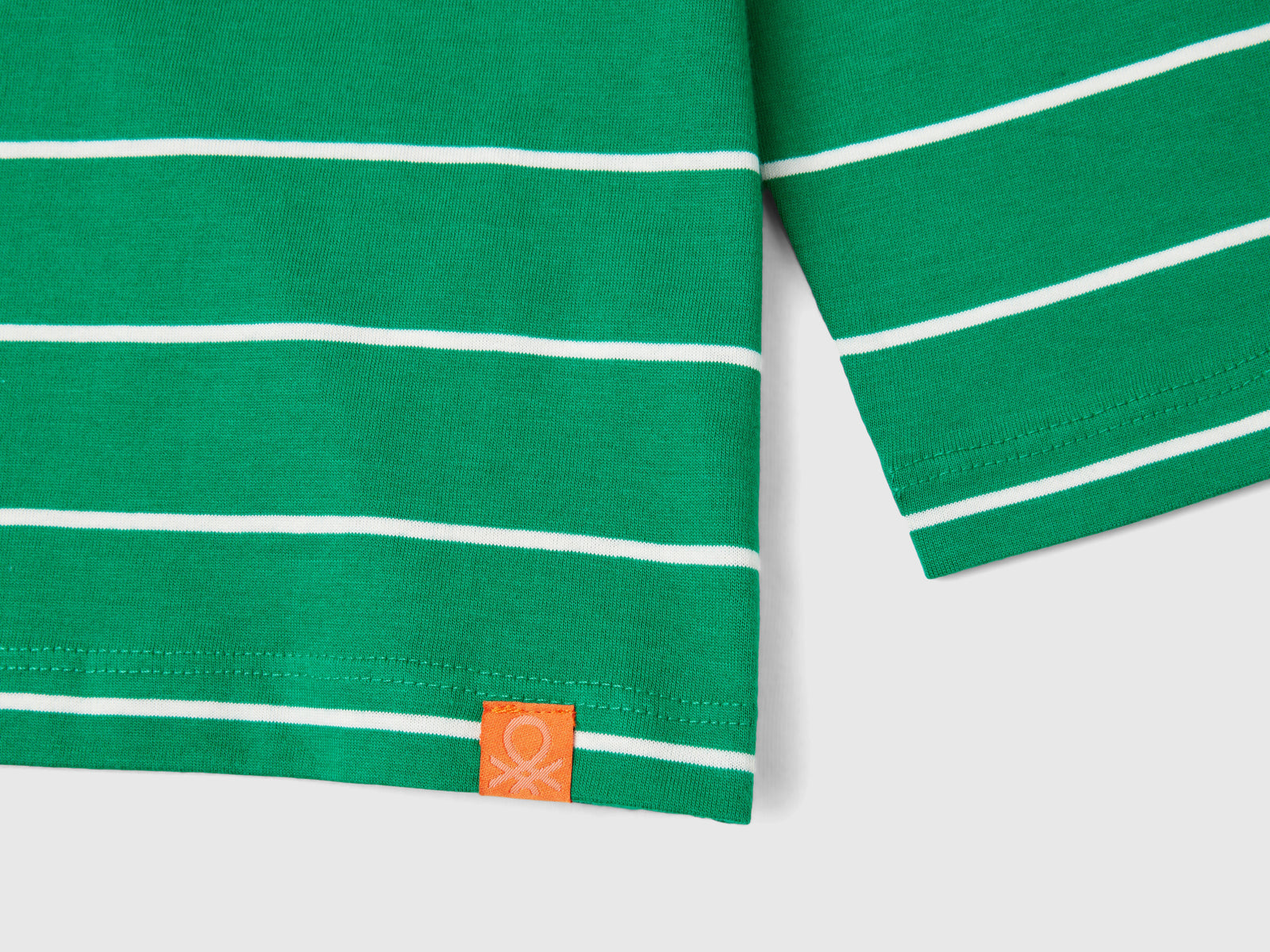 T-shirt a righe con applicazione da bimbo verde 3 | Benetton Outlet