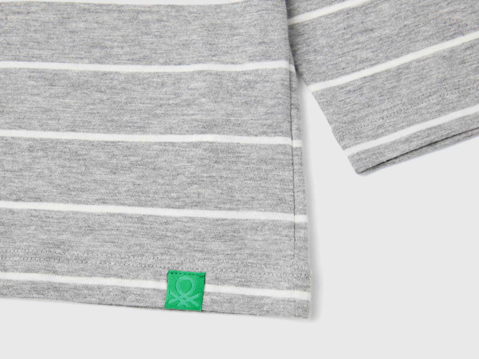 T-shirt a righe con applicazione da bimbo grigio 3 | Benetton Outlet