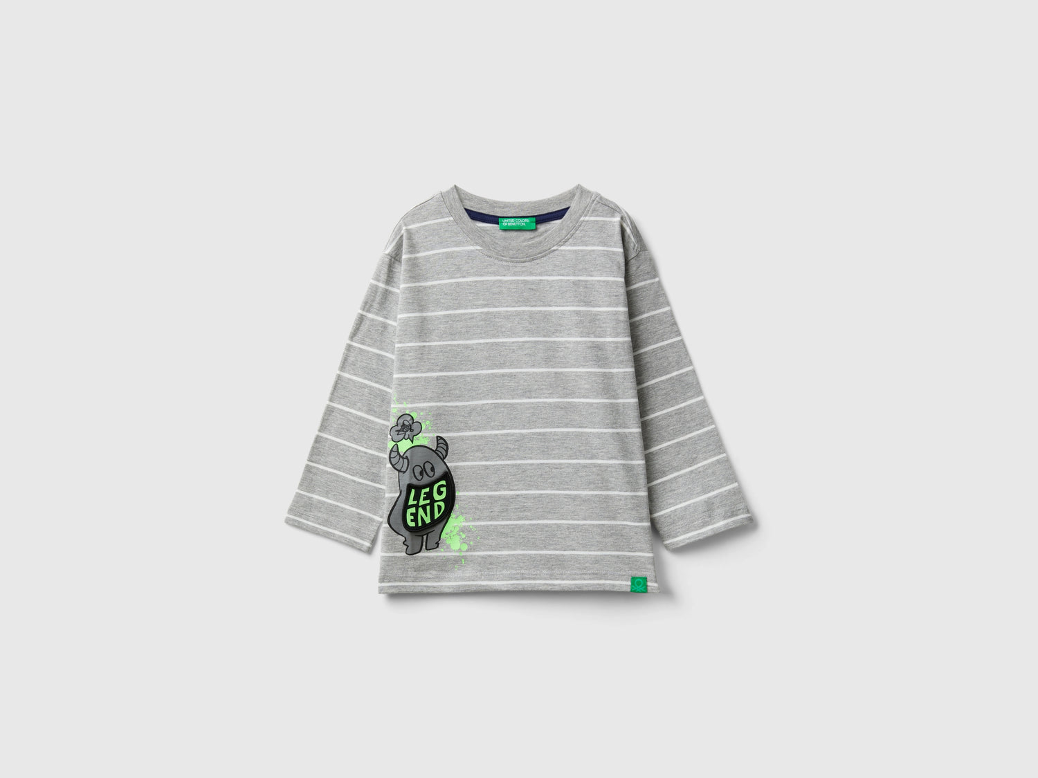 T-shirt a righe con applicazione da bimbo grigio | Benetton Outlet