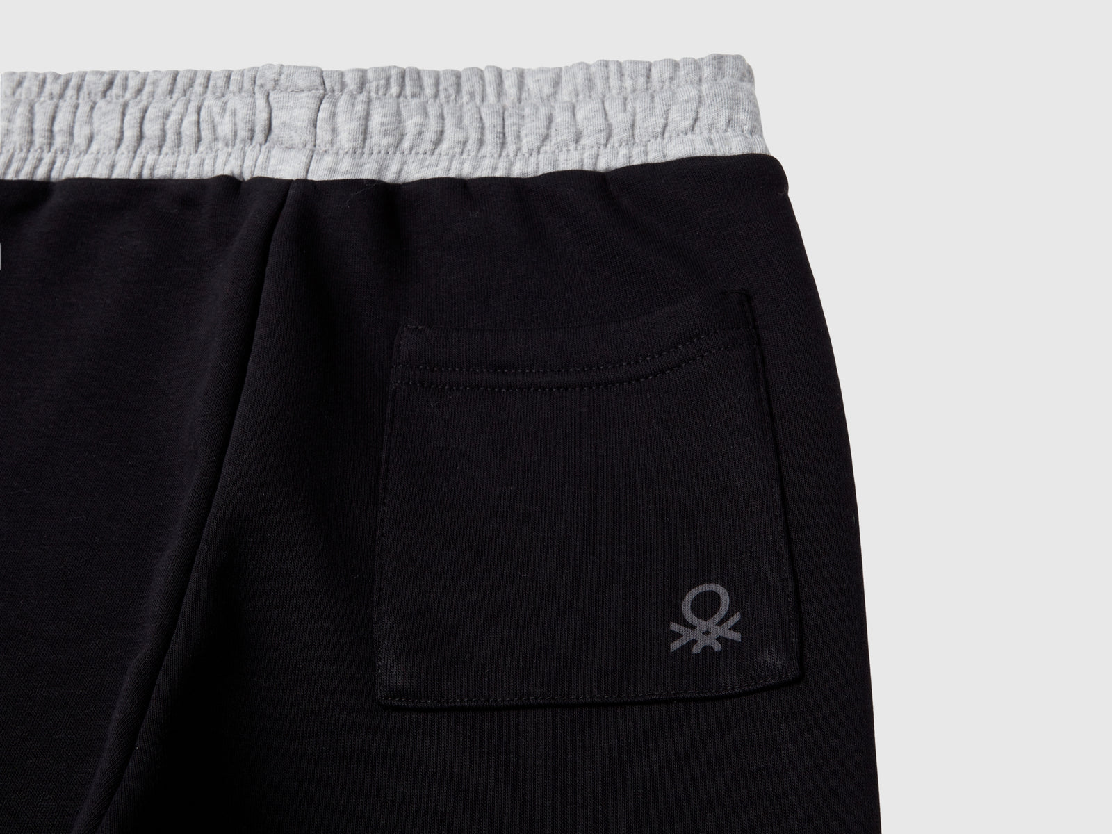 Joggers con coulisse da bambino nero 3 | Benetton Outlet