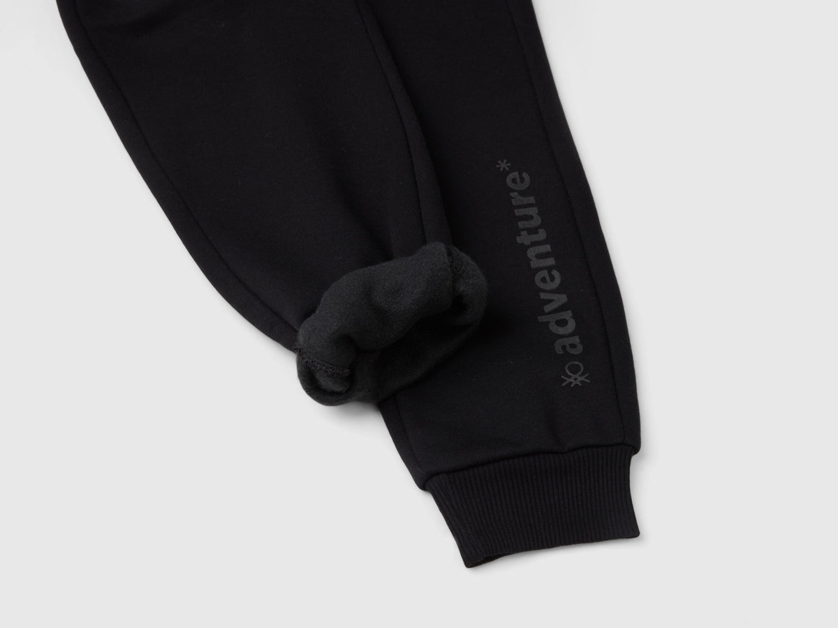 Pantaloni in calda felpa con stampa