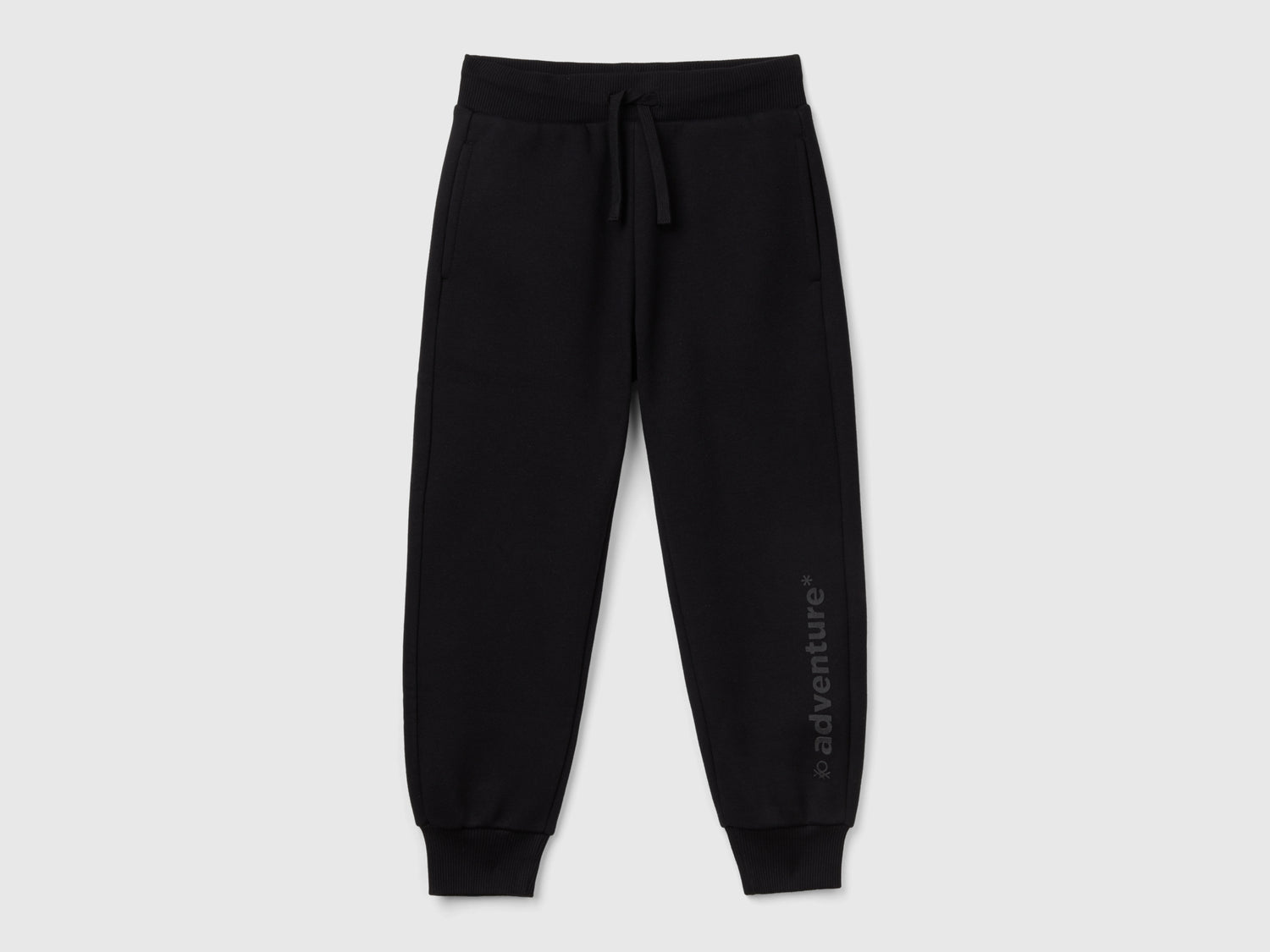 Pantaloni in calda felpa con stampa da bambino nero | Benetton Outlet