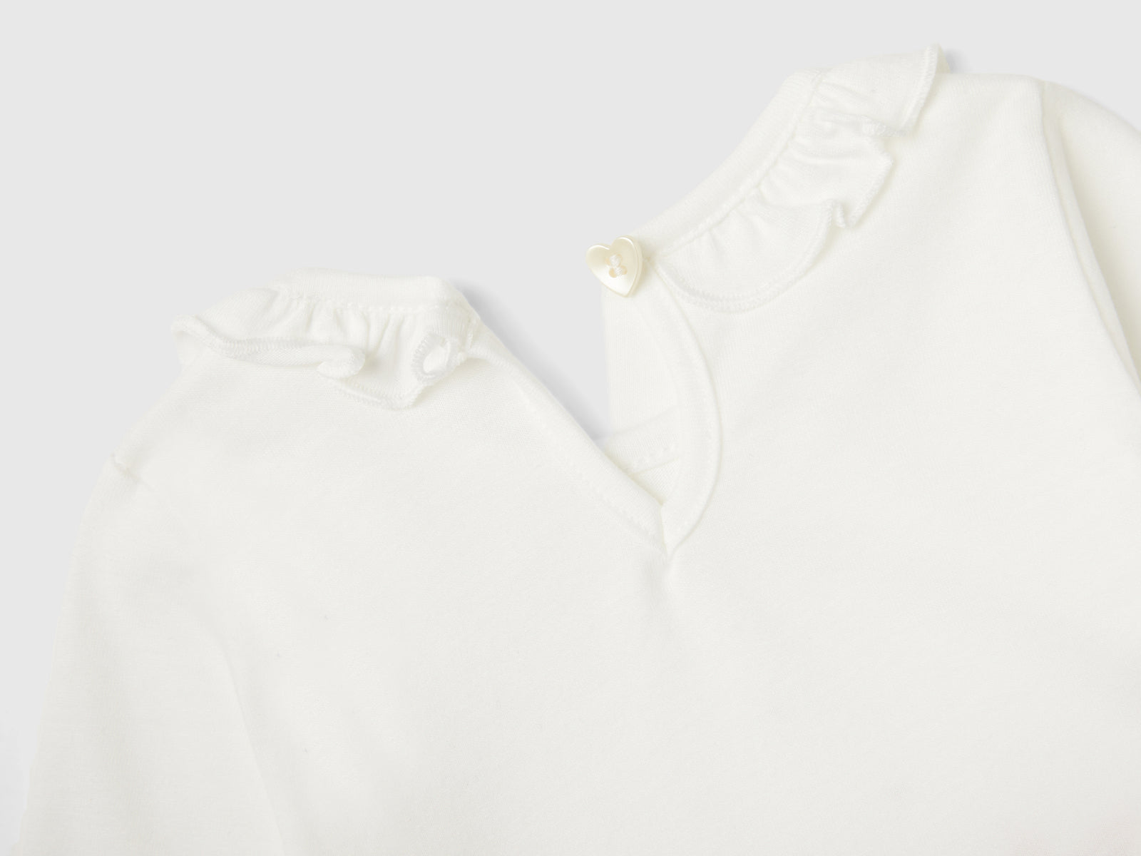Maglietta con colletto rouches da neonato bianco panna 3 | Benetton Outlet