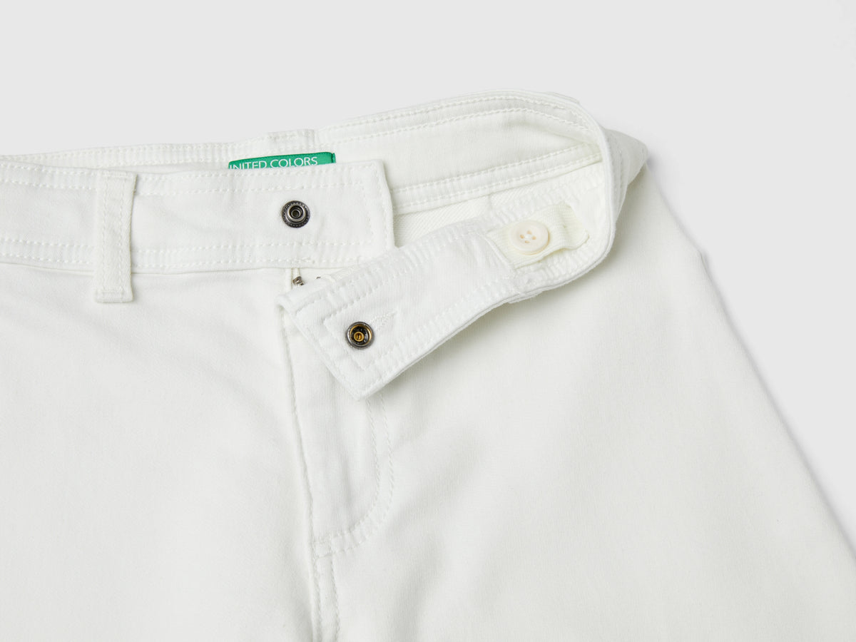 Pantaloni ampi in cotone stretch
