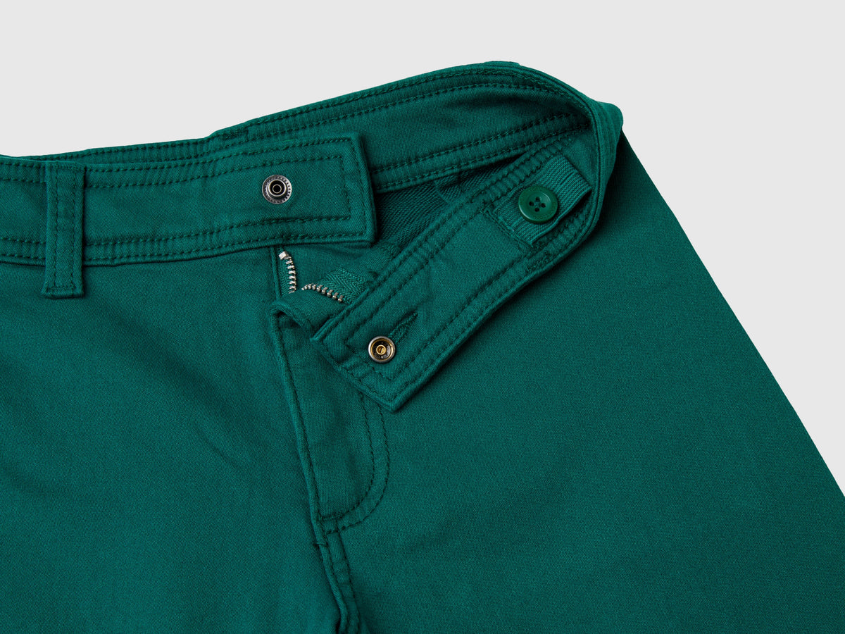 Pantaloni ampi in cotone stretch