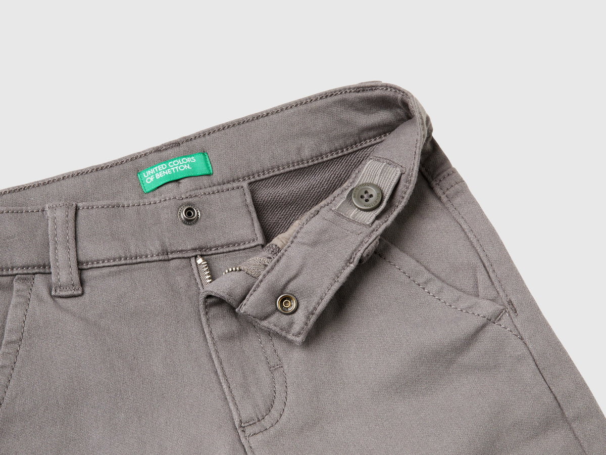 Pantaloni in cotone stretch