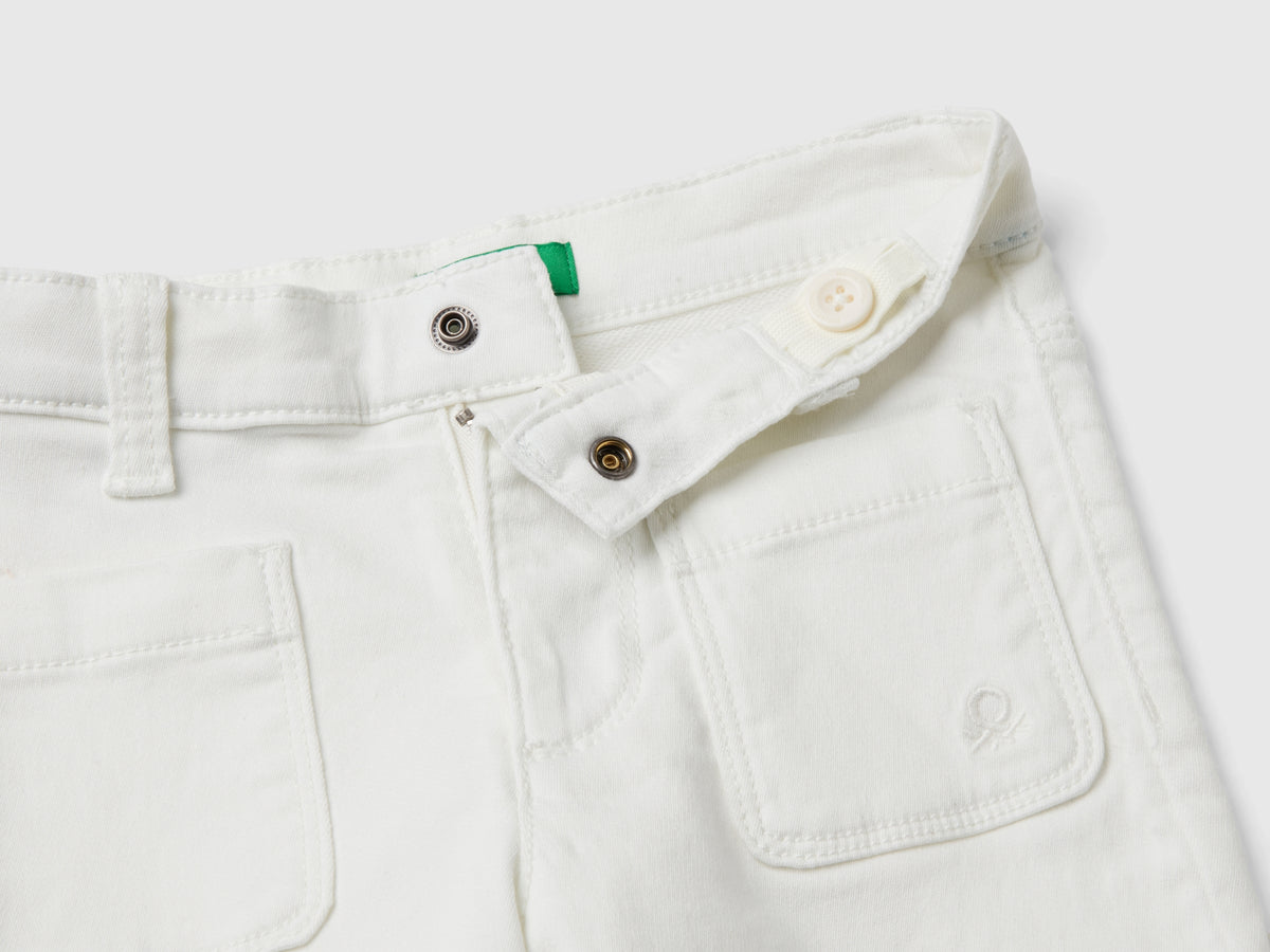 Pantaloni ampi in cotone stretch
