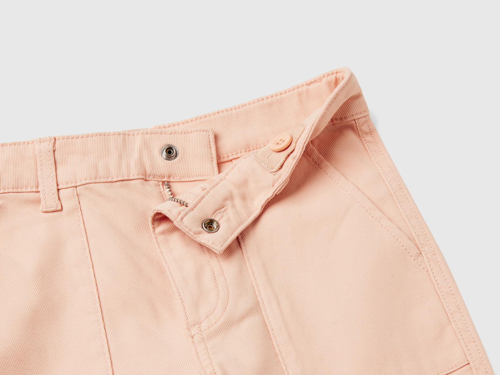 Pantaloni cargo a zampa da bambina rosa tenue 3 | Benetton Outlet