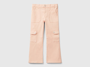 Pantaloni cargo a zampa