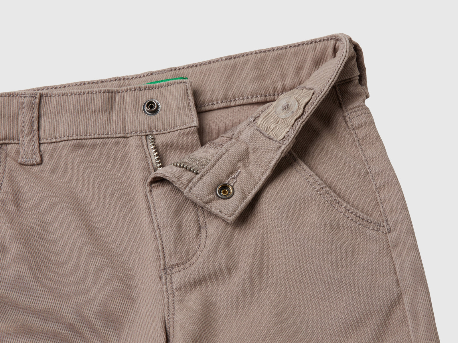 Pantaloni cargo a zampa da bimba tortora 3 | Benetton Outlet
