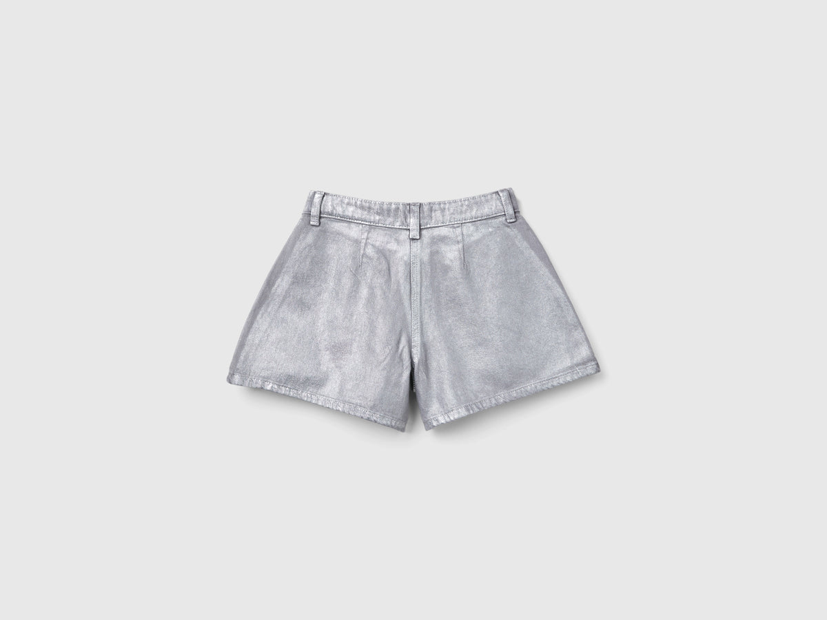 Shorts in jeans spalmato