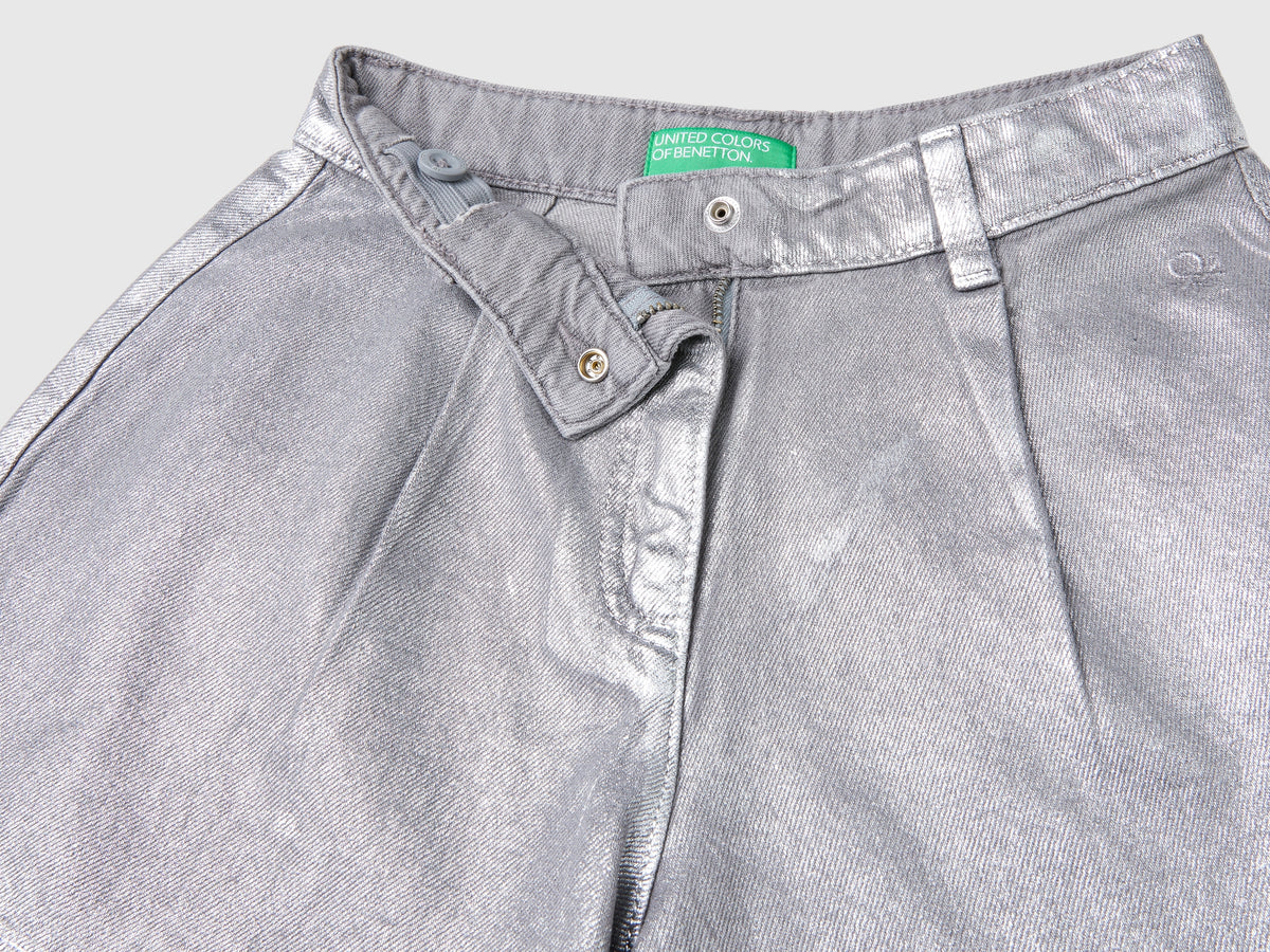 Shorts in jeans spalmato