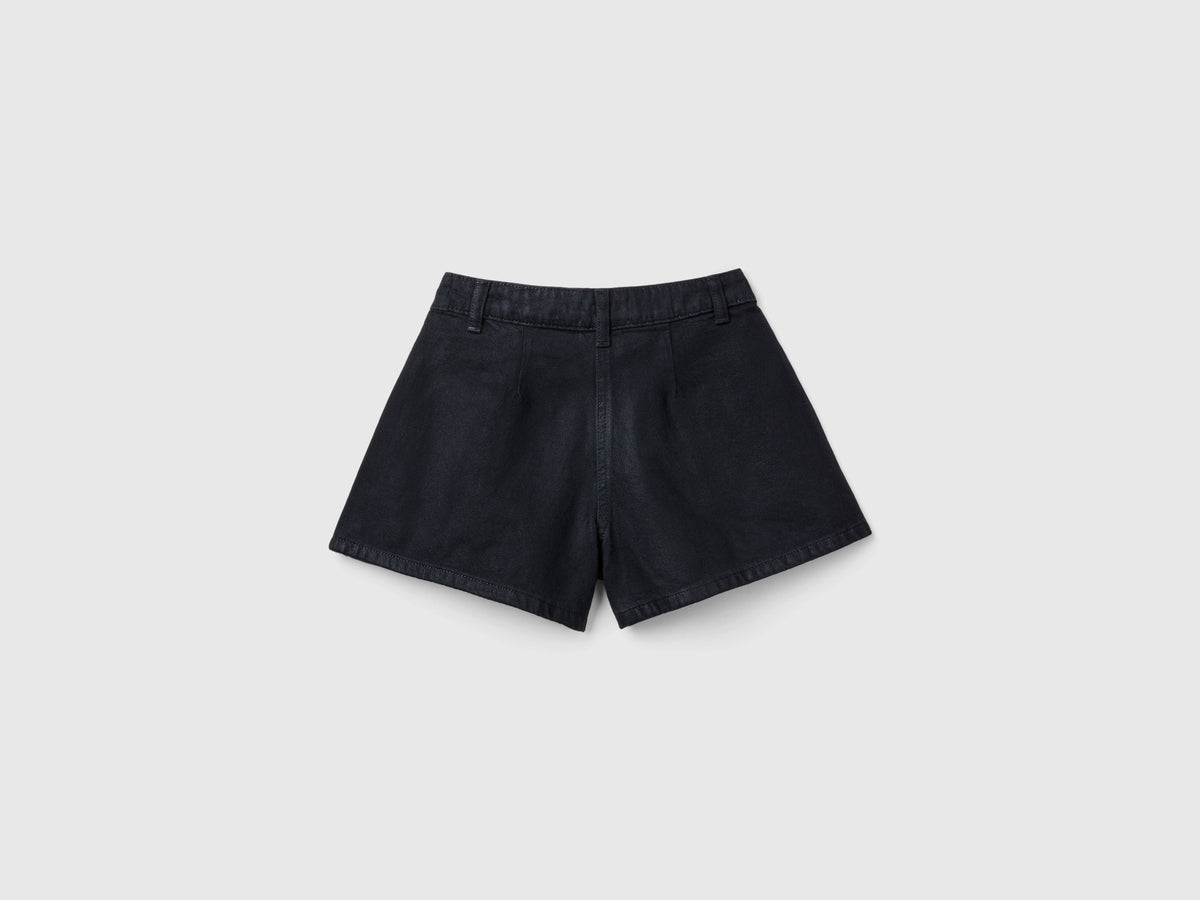 Shorts in jeans spalmato