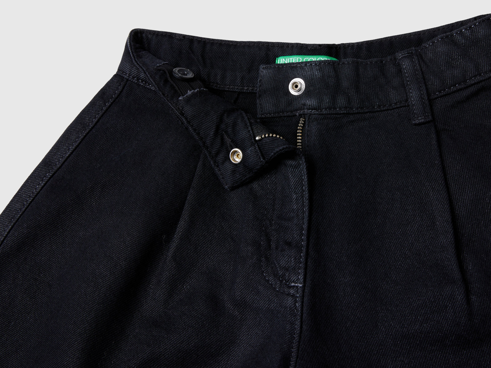 Shorts in jeans spalmato da bambina nero 3 | Benetton Outlet