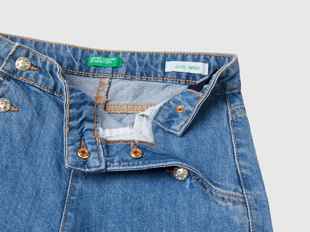 Jeans con applicazioni effetto gioiello