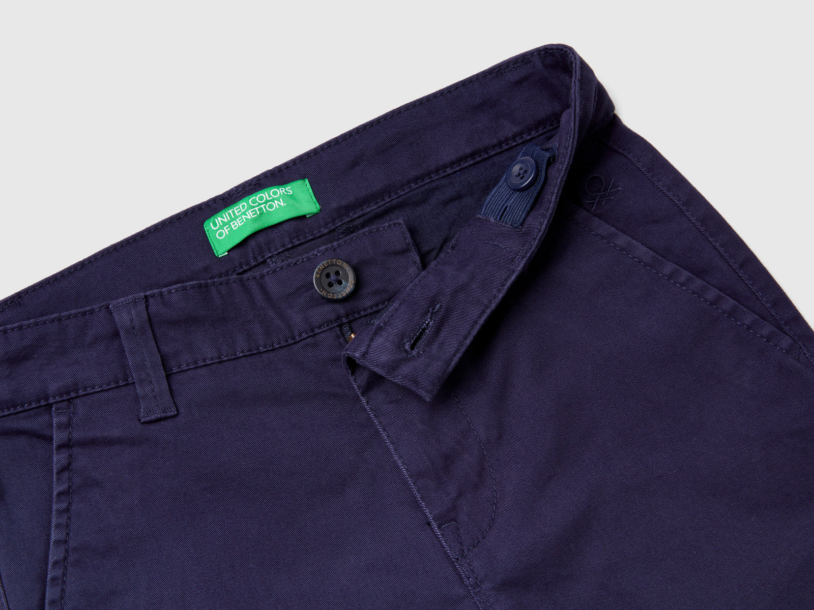 Chino slim fit in cotone stretch da bambino blu scuro 3 | Benetton Outlet