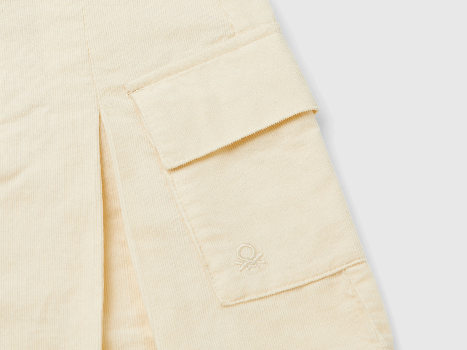 Minigonna in velluto con tasche da bambina bianco panna 3 | Benetton Outlet