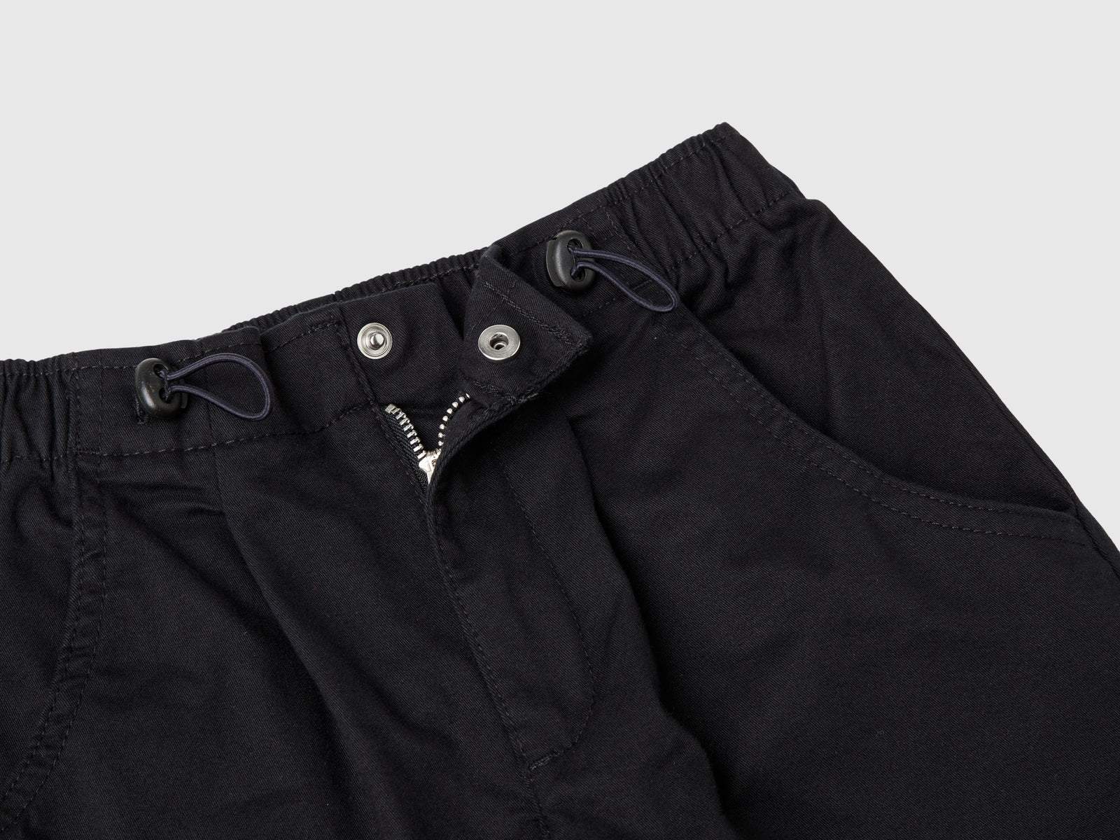 Pantaloni cargo in cotone stretch da bambina nero 3 | Benetton Outlet