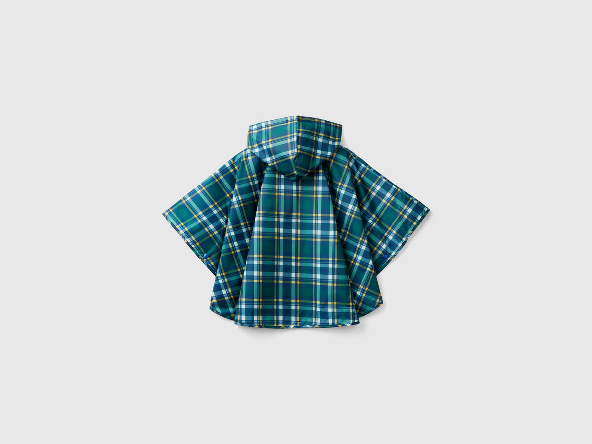 Patterned rain cape