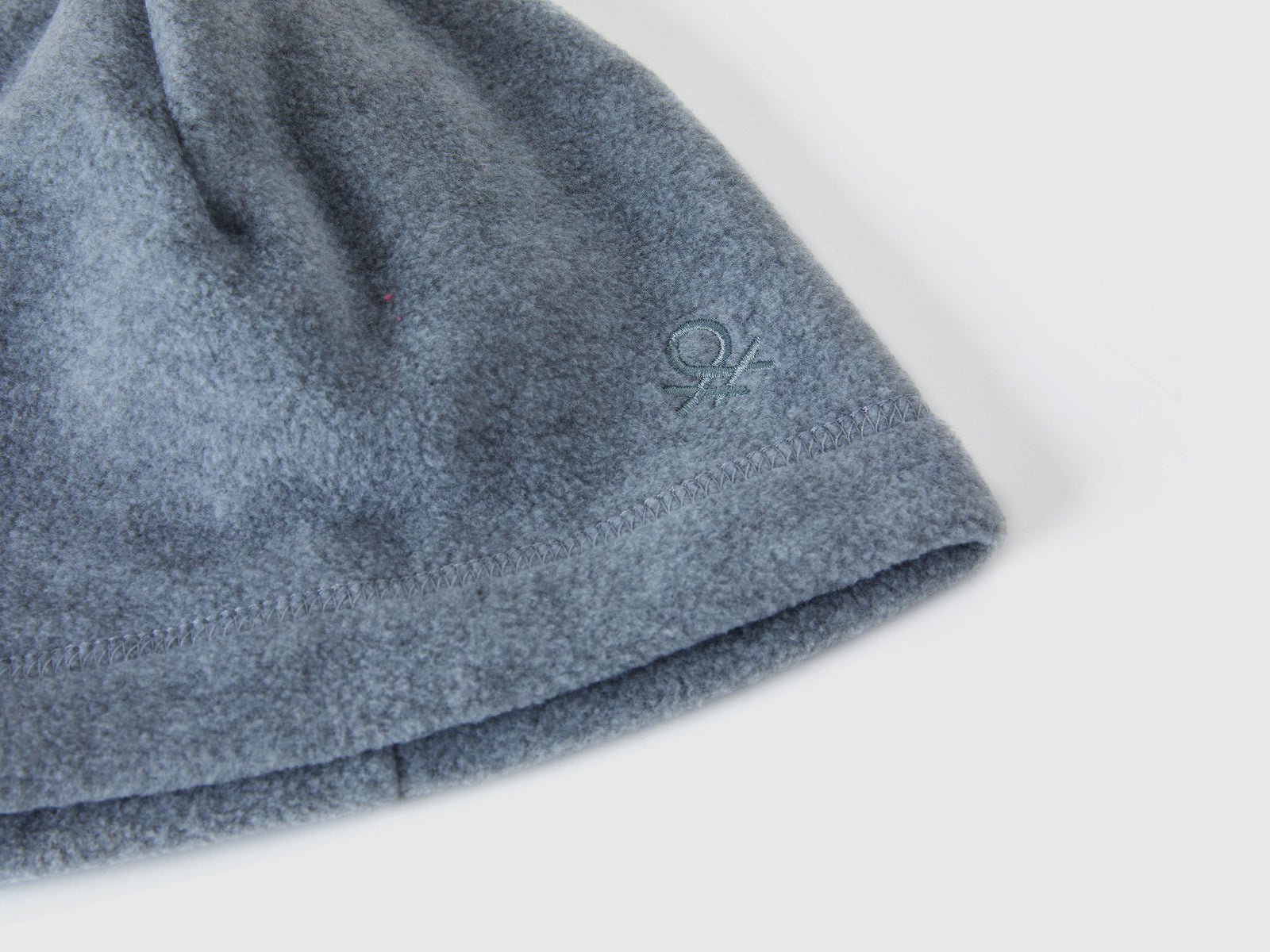 Berretto con logo in pile da bimbo grigio 3 | Benetton Outlet