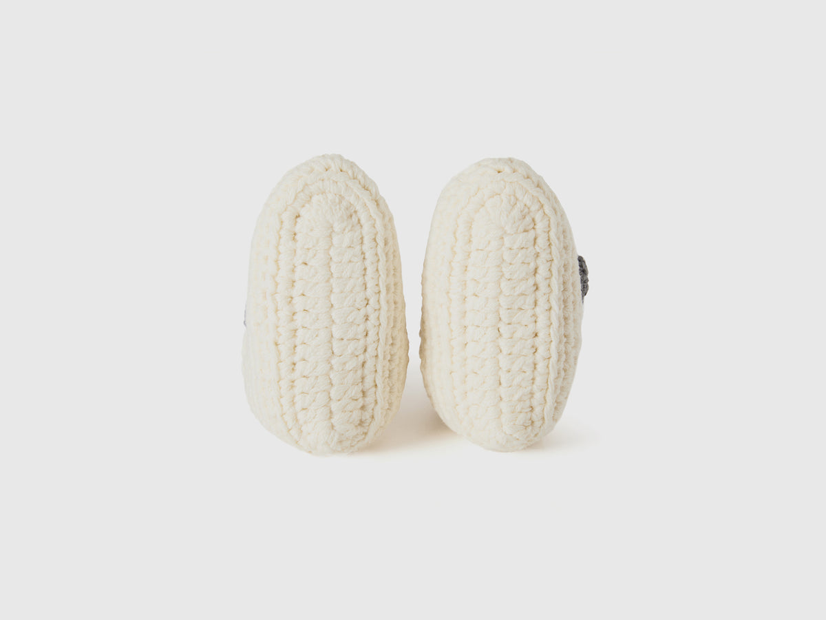 Scarpine fatte a mano con applicazioni