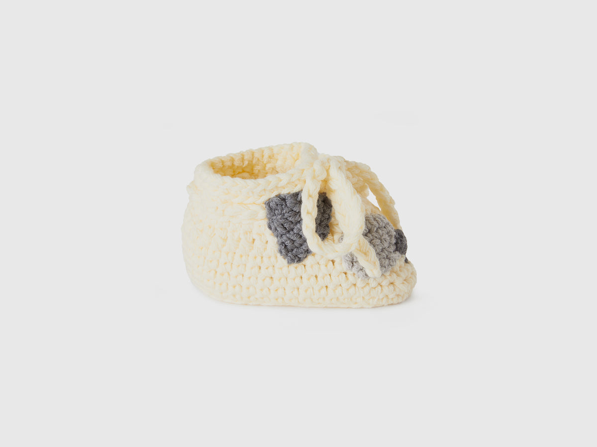 Scarpine fatte a mano con applicazioni