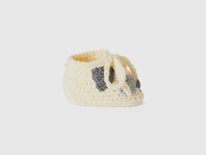 Scarpine fatte a mano con applicazioni