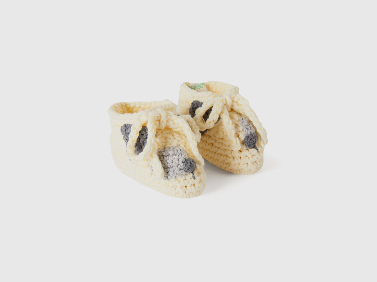 Scarpine fatte a mano con applicazioni