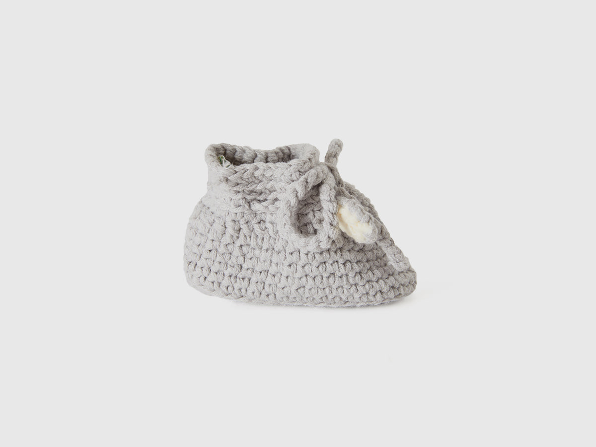 Zapatos hechos a mano con apliques