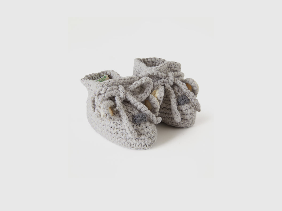 Zapatos hechos a mano con apliques