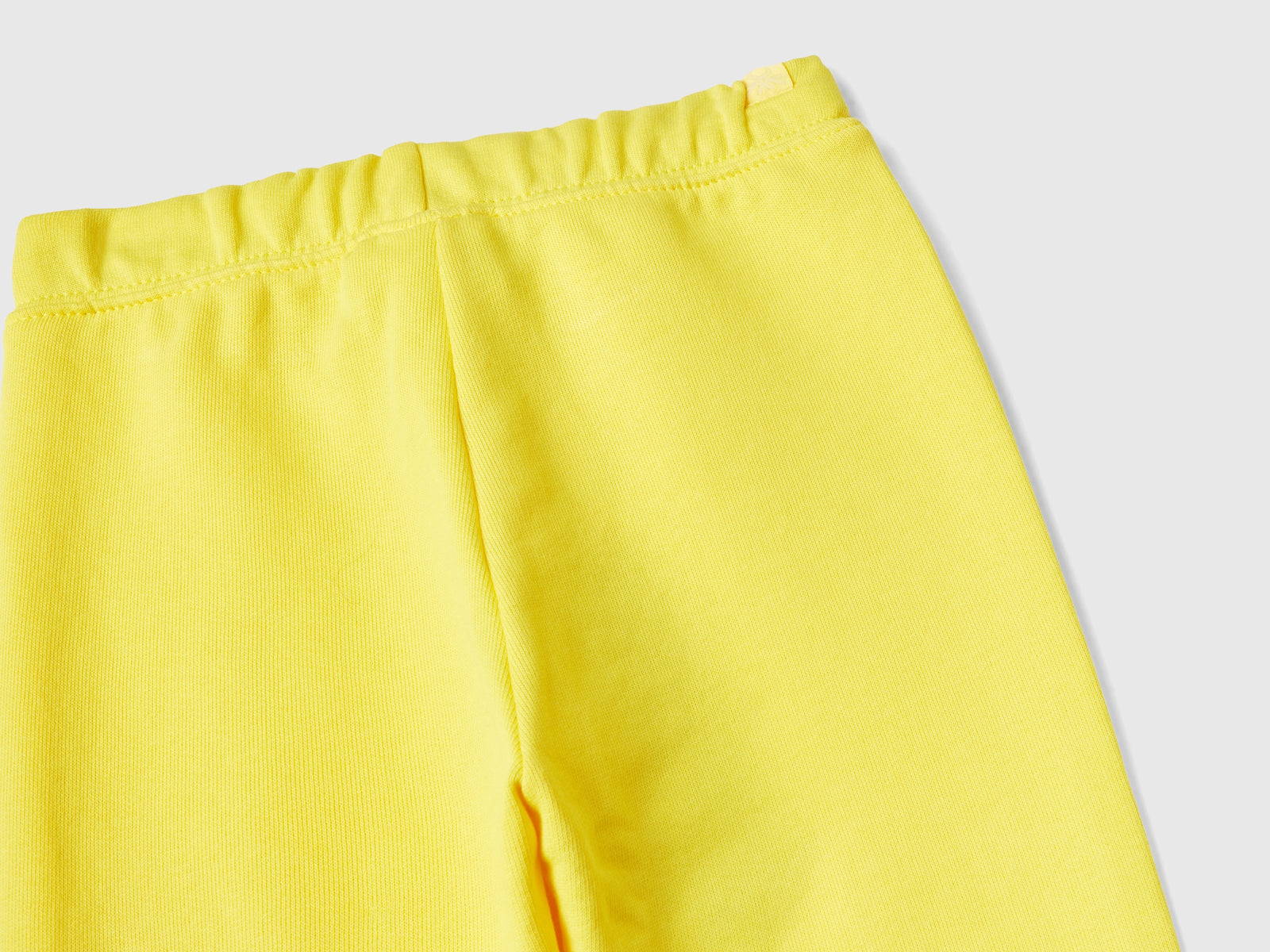 Joggers in felpa regular fit da bimbo giallo 3 | Benetton Outlet