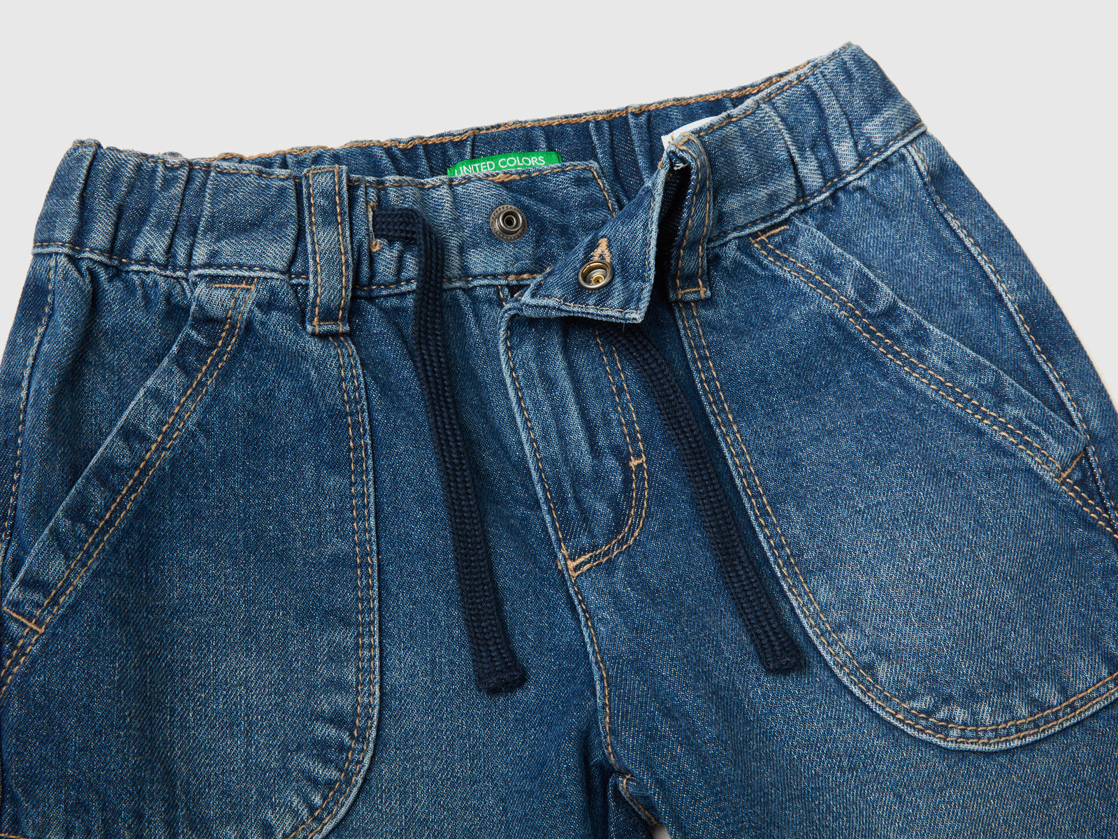 Jeans 100% cotone con maxi tasche da bimbo blu scuro 3 | Benetton Outlet