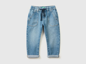 Jeans 100% cotone con maxi tasche