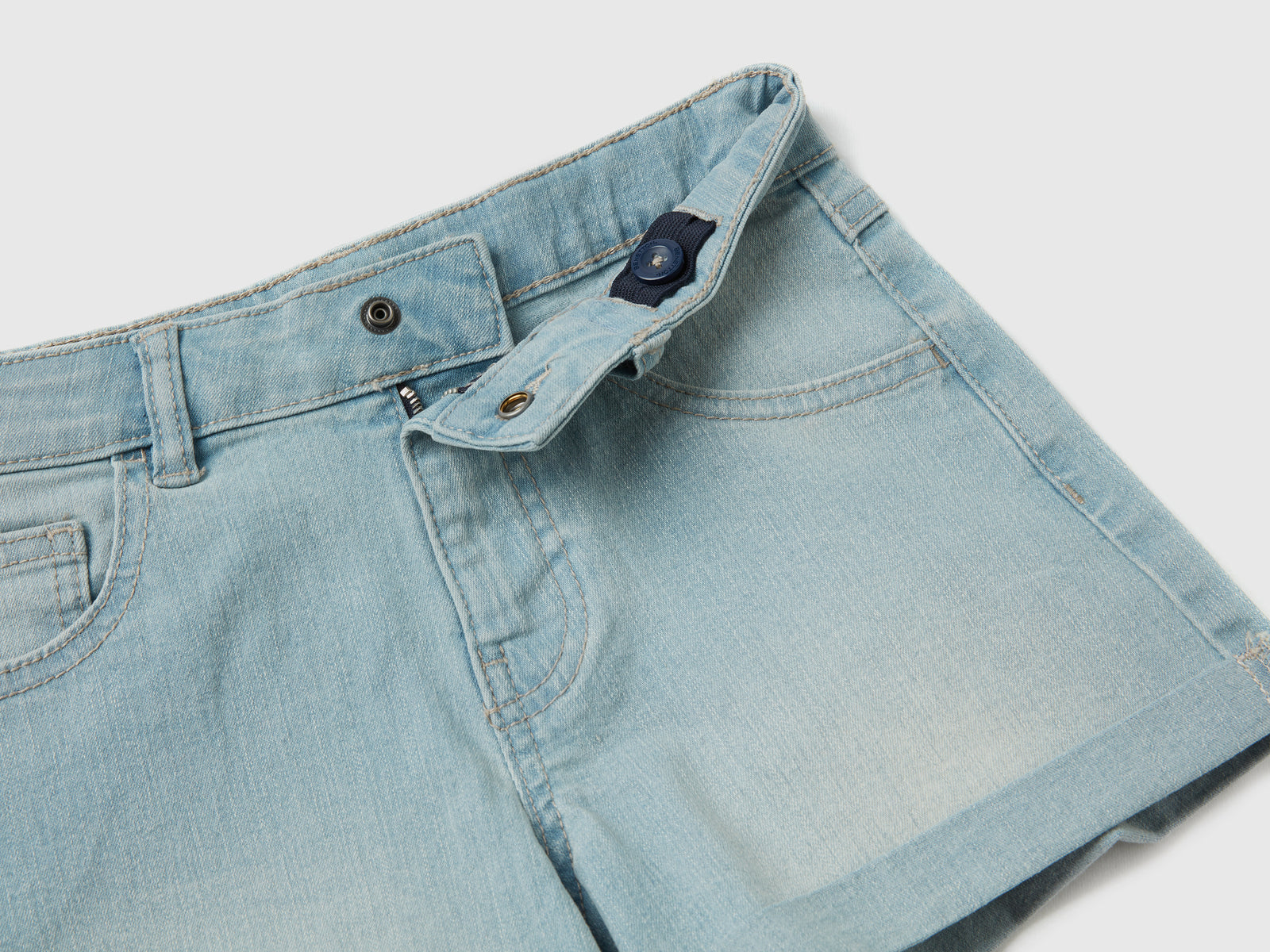 Jeans corti in denim da bambina azzurro 3 | Benetton Outlet