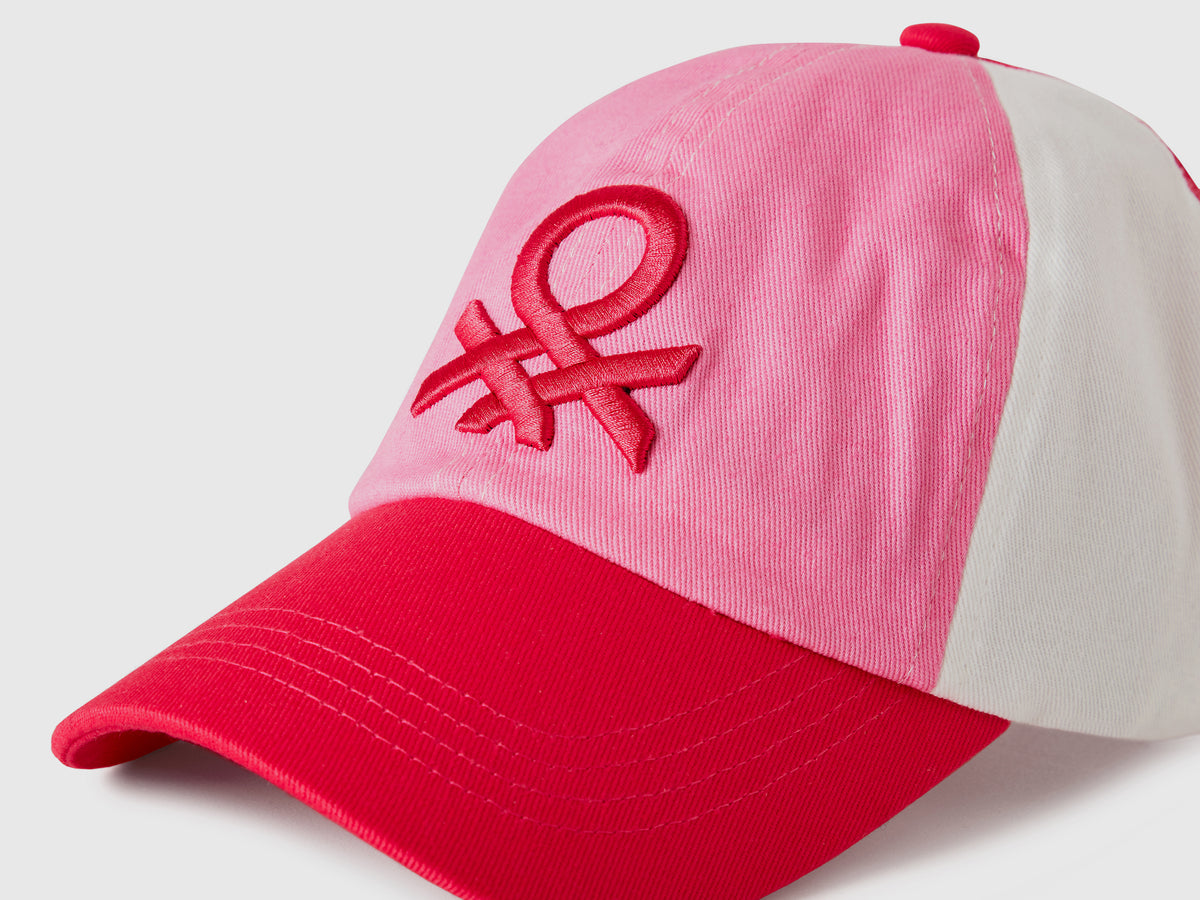 Baseball cap with logo