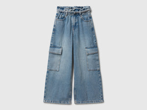 Wide-fit cargo jeans
