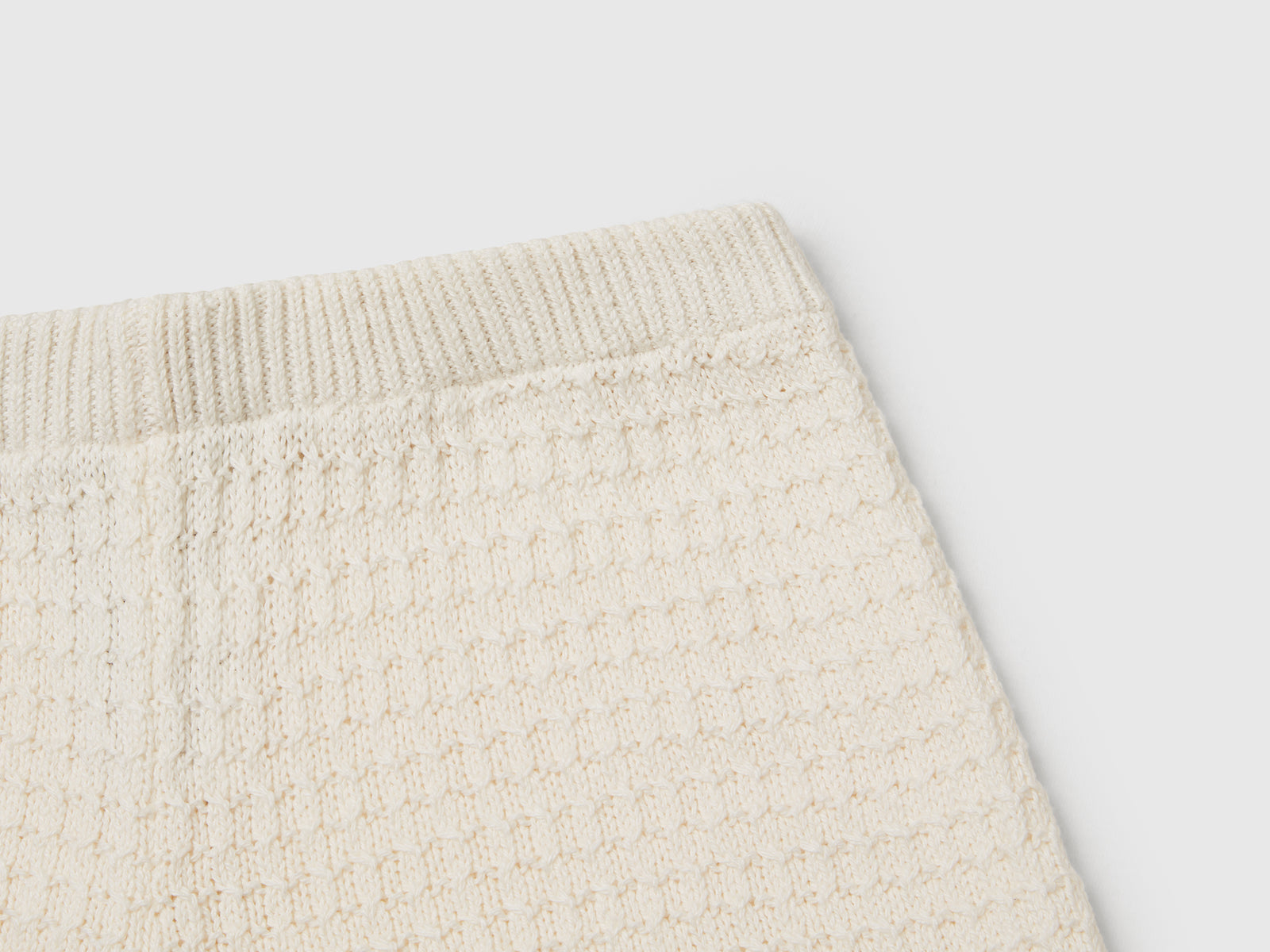 Shorts effetto crochet da bambina vaniglia 3 | Benetton Outlet