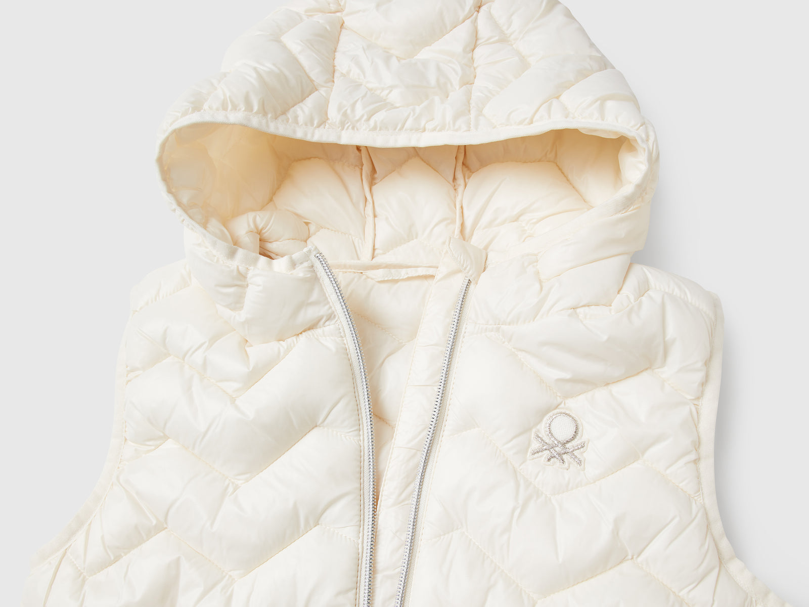 Gilet imbottito con cappuccio da bambina bianco panna 3 | Benetton Outlet