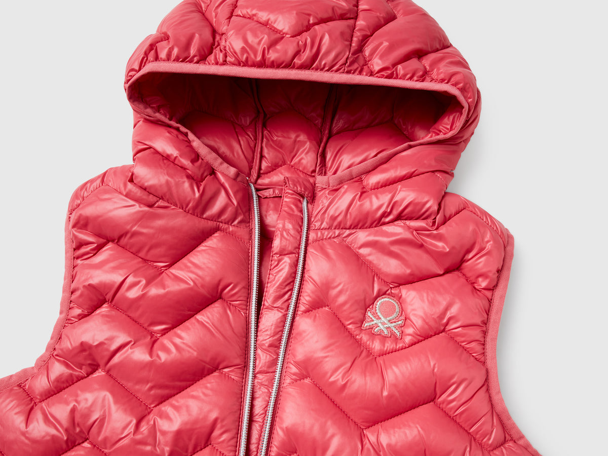 Gilet imbottito con cappuccio