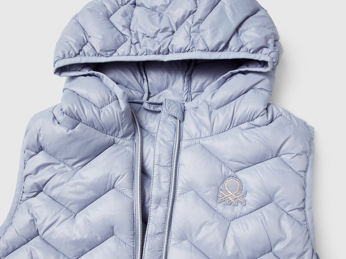 Gilet imbottito con cappuccio