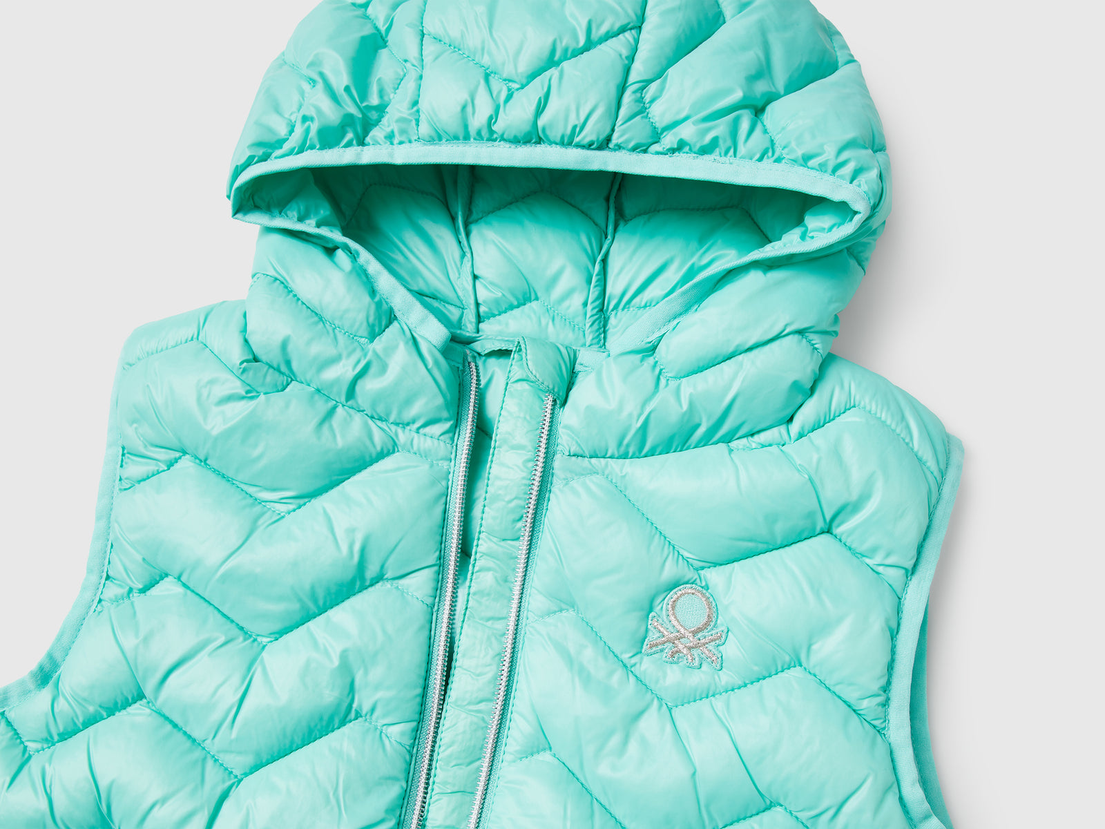 Gilet imbottito con cappuccio da bambina verde acqua 3 | Benetton Outlet