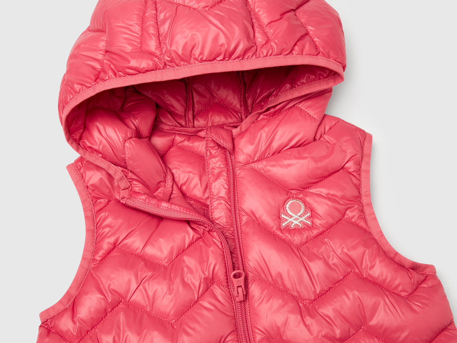 Gilet imbottito con cappuccio da bimba salmone 3 | Benetton Outlet