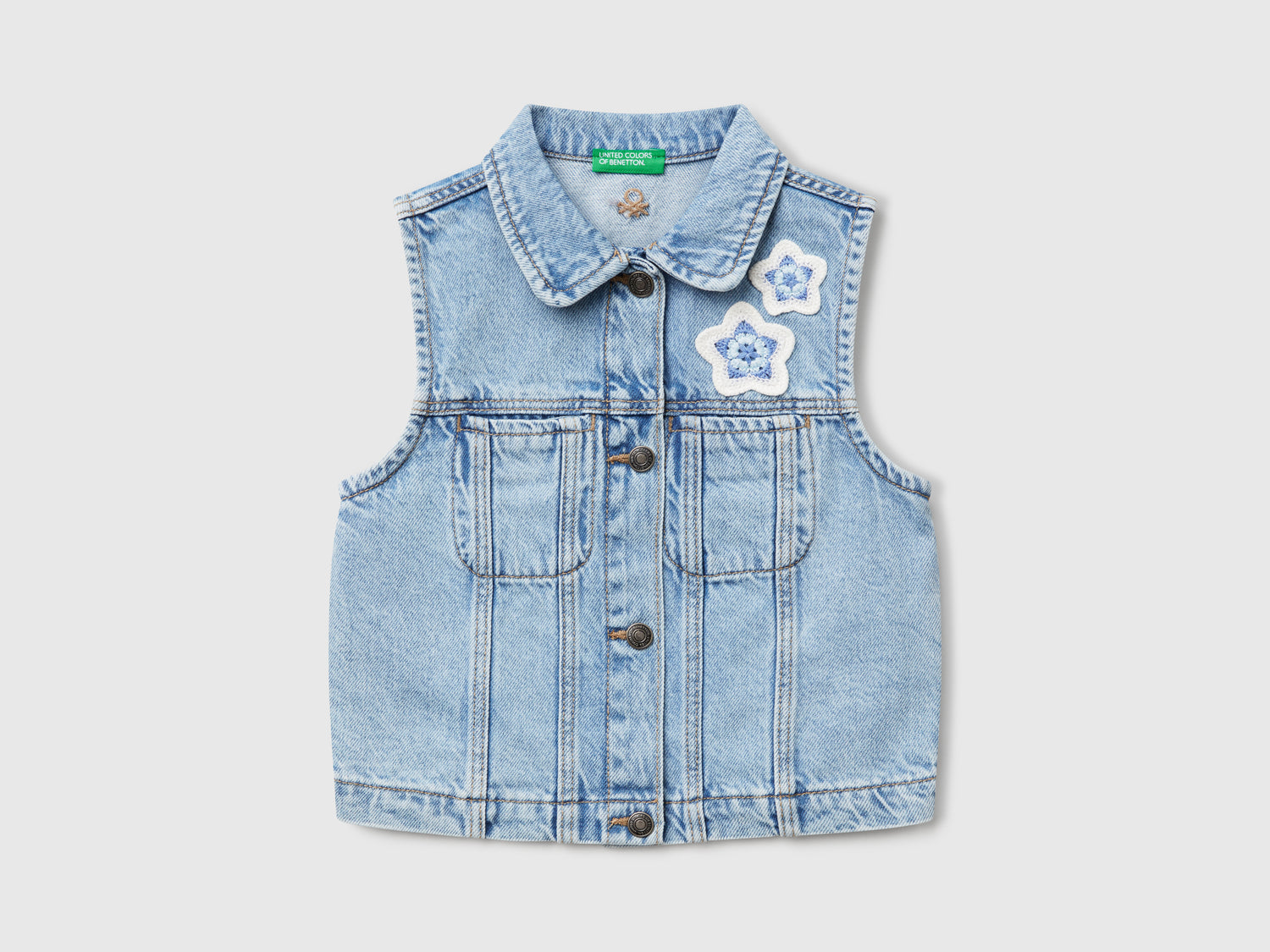 Gilet di jeans con patch fiori da bimba azzurro | Benetton Outlet