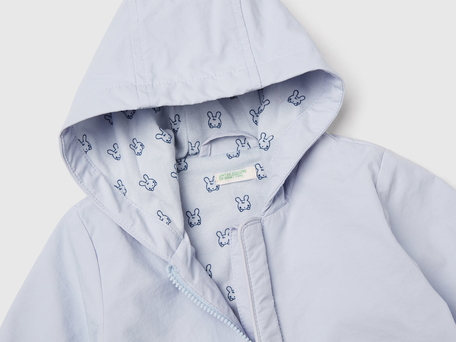 Giacca leggera con cappuccio da neonato celeste 3 | Benetton Outlet