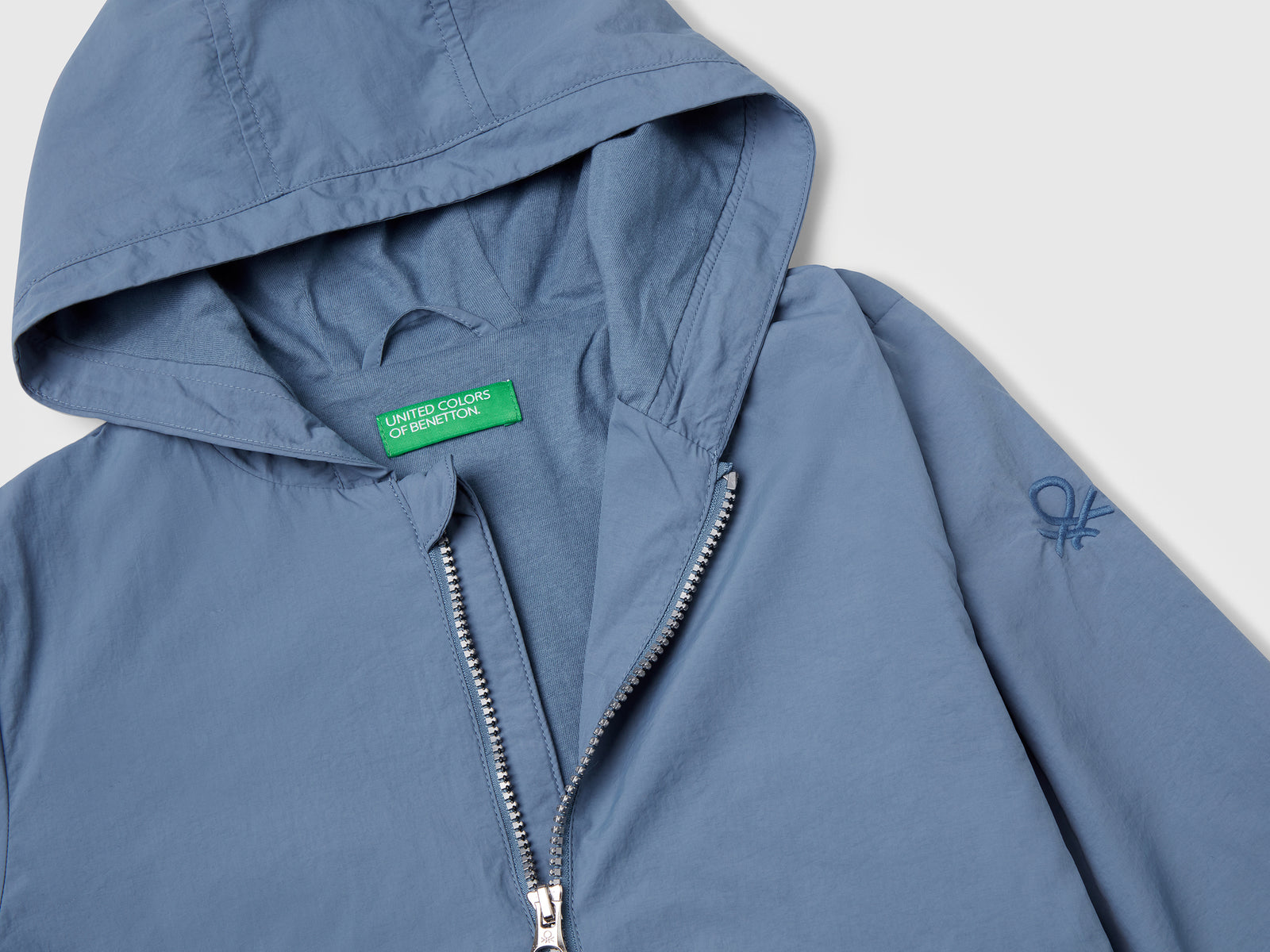Giubbino in nylon con cappuccio da bambino azzurro 3 | Benetton Outlet