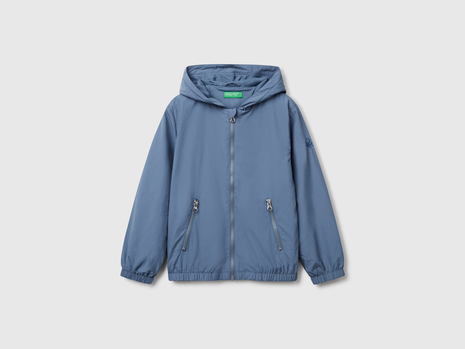 Giubbino in nylon con cappuccio da bambino azzurro | Benetton Outlet
