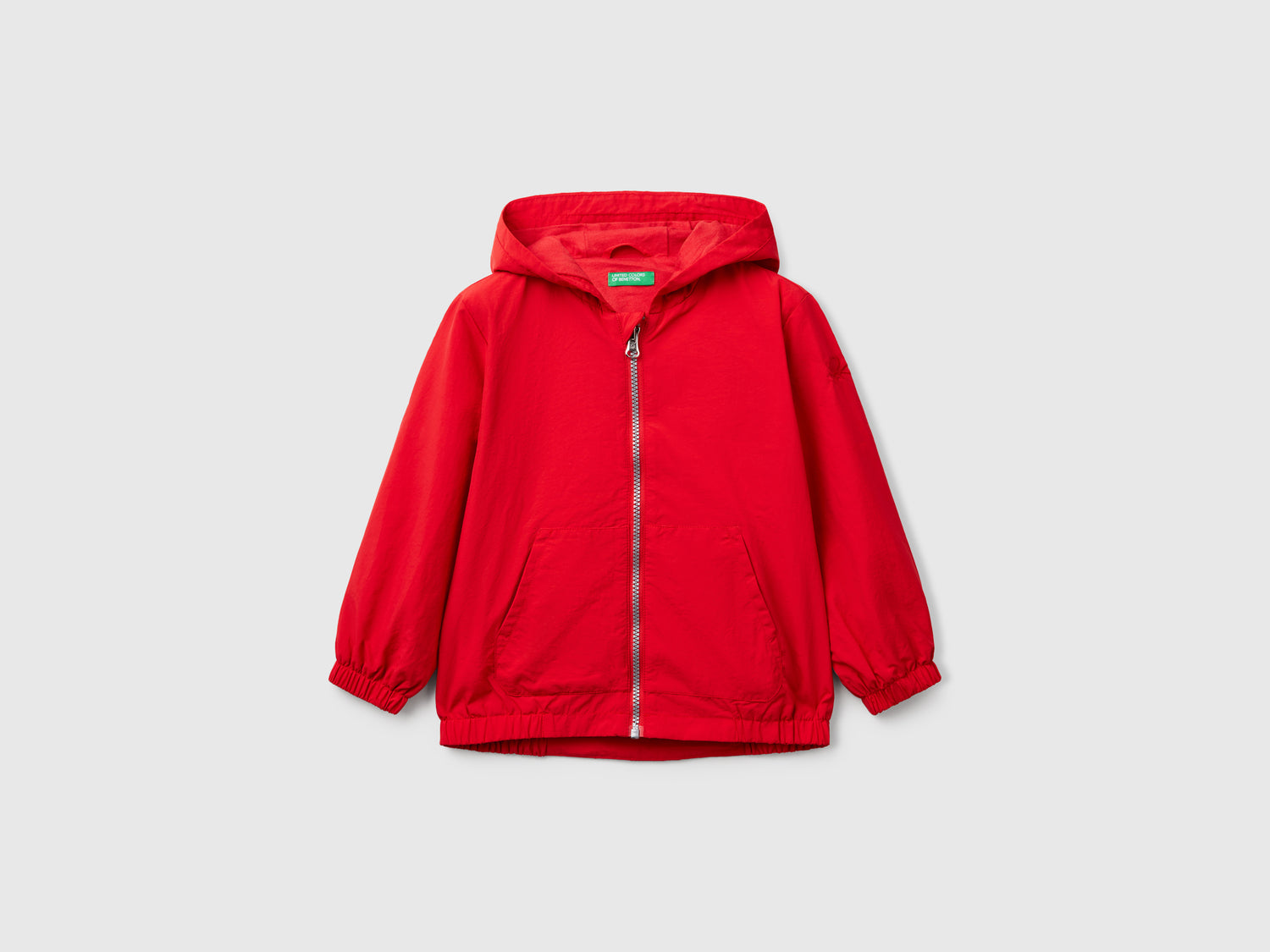Giubbino con cappuccio da bimbo rosso | Benetton Outlet