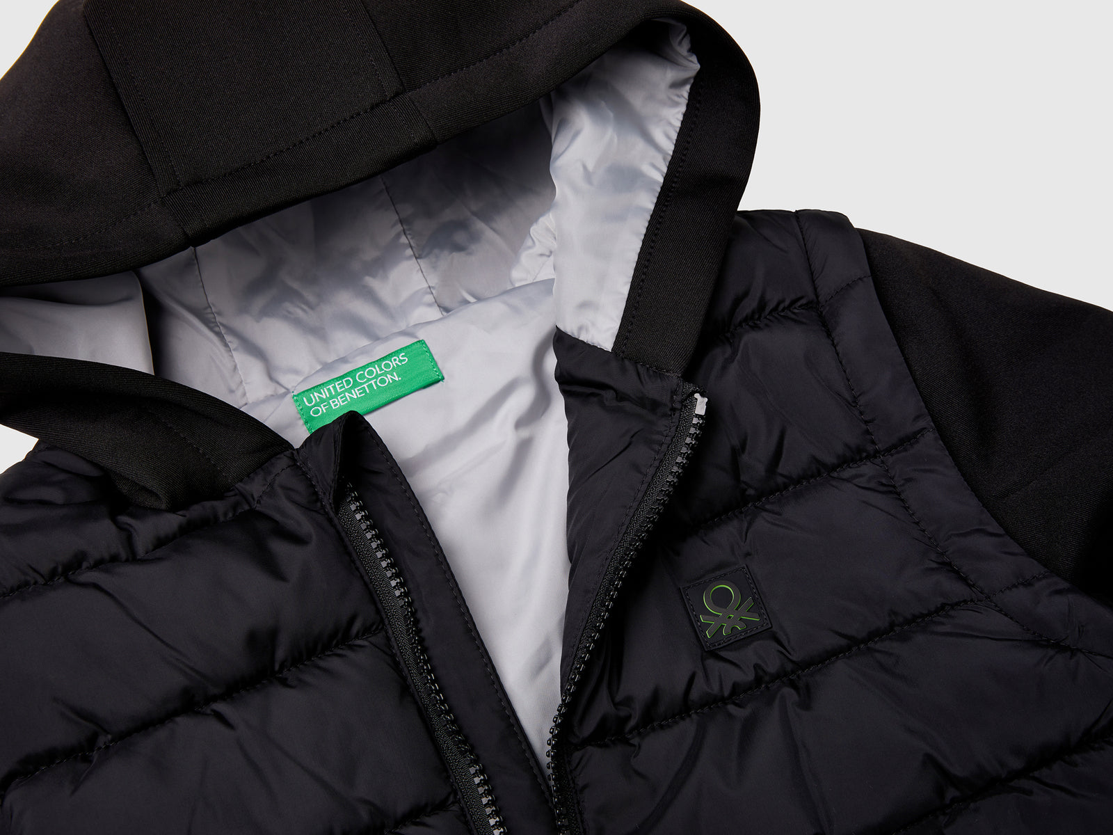 Giubbino con maniche staccabili da bambino nero 3 | Benetton Outlet